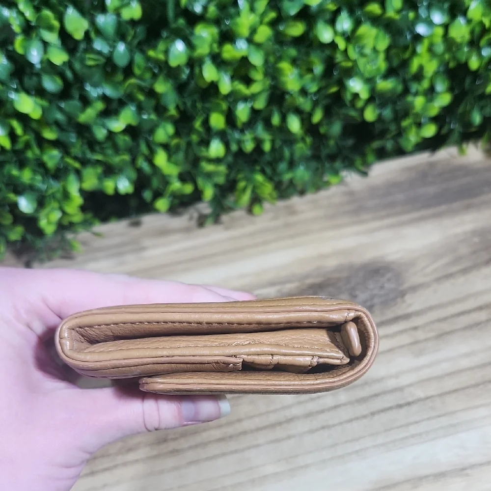 Tory Burch Tan Continental Wallet With Snap Closure - Picture 11 of 17